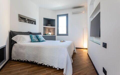 Dimora Egadina Giovanni 4+4: Furniture, Bed, Interior Design, Bedroom, Flooring, Floor, Wall, Room, Bedding, Bed Sheet