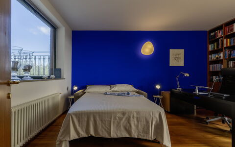 Villa Amyra 6+2: Blue, Wall, Interior Design, Bedroom, Furniture, Bed, Ceiling, Flooring, Floor, Bed Sheet