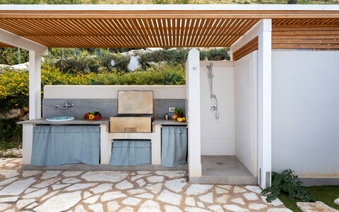 Villa dei Sospiri 4: Shade, Outdoor Furniture, Garden, Outdoor Structure, Kitchen, Wood Stain, Design, Backyard, Pergola, Houseplant