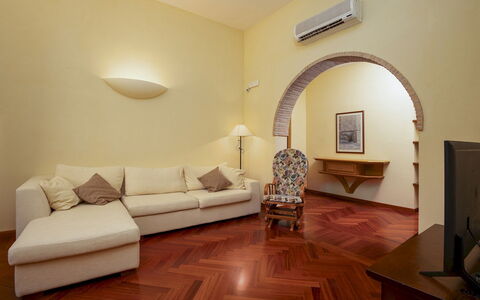 Villa Cusano 18: Interior Design, Flooring, Wall, Floor, Furniture, Wood, Ceiling, Lighting, Couch, Living Room