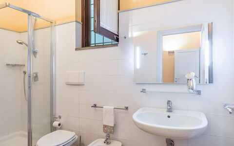 Montepietraia e San Martino 18: Interior Design, Flooring, Floor, Room, Ceiling, Plumbing Fixture, Furniture, Sink, Tap, Plumbing