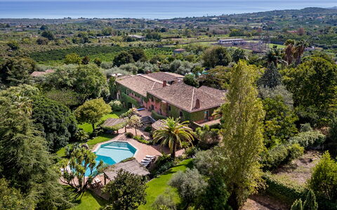 Linera 10: Shrub, Garden, Estate, Landscaping, Villa, Hacienda, Resort, Plantation, Mansion, Lawn