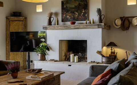 I Tramonti 10+2: Furniture, Wall, Interior Design, Wood, Living Room, Flooring, Room, Hearth, Lighting, Table