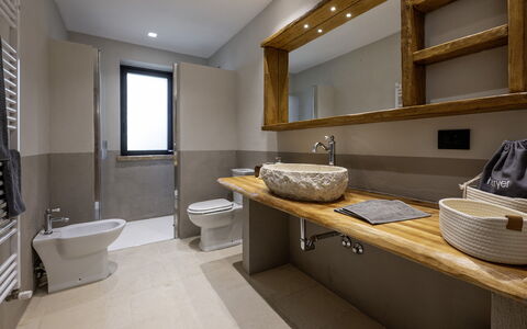 I Tramonti 10+2: Plumbing Fixture, Flooring, Interior Design, Sink, Wood, Bathroom Sink, Floor, Tap, Bathroom, Home