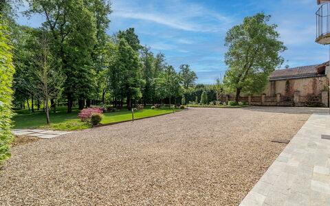 Tenuta Schiavon Barrero 12: Garden, Driveway, Walkway, Shade, Flagstone, Landscaping, Estate, Park, Yard