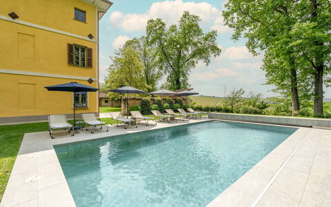 Tenuta Schiavon Barrero 12: Swimming Pool, Reflection, Estate, Reflecting Pool, Villa, Landscaping, Resort, Thermae, Hotel, Mansion