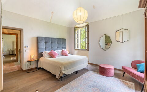 Tenuta Schiavon Barrero 12: Furniture, Interior Design, Wall, Bedroom, Flooring, Bed, Floor, Wood, Ceiling, Home