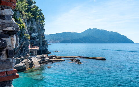 La Scogliera di Sori 5+1: Blue, Water, Body Of Water, Sea, Coast, Coastal And Oceanic Landforms, Rock, Ocean, Terrain, Cliff
