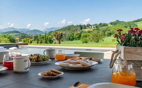 Villa Mamon 6+2: Tableware, Hill, Table, Food, Furniture, Mountain Range, Serveware, Dishware