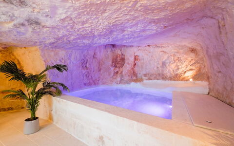 Masseria Grotta Antica 6+2: Resort, Natural Material, Hotel, Swimming Pool, Bathtub