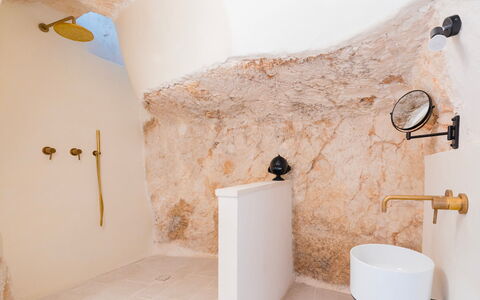 Masseria Grotta Antica 6+2: Wall, Plumbing Fixture, Plumbing, Bathroom, Tap, Light Fixture, Bathtub, Tile, Sink
