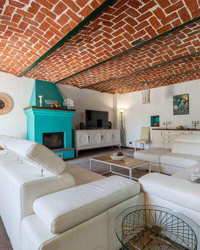 Jeeco: Furniture, Interior Design, Wall, Flooring, Ceiling, Wood, Floor, Couch, Room, Living Room
