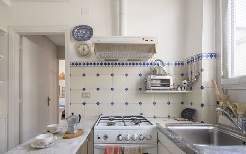 La Terrazza in Centro, Genova: Kitchen, Kitchen Stove, Interior Design, Flooring, Major Appliance, Gas Stove, Kitchen Appliance, Countertop, Room, Stove