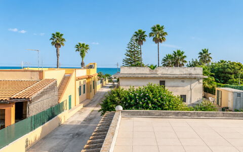 Villa Franca: Blue, Shade, Tropics, Balcony, Hotel