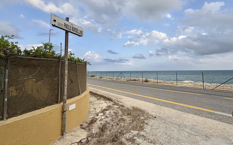 Villa Franca: Sea, Coast, Ocean, Coastal And Oceanic Landforms, Shore, Beach, Public Utility, Sign