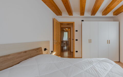 Rugia: Interior Design, Wood, Flooring, Ceiling, Floor, Furniture, Bedroom, Room, Bed, Lighting