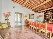 Accommodation:&nbsp;Montescalari 4