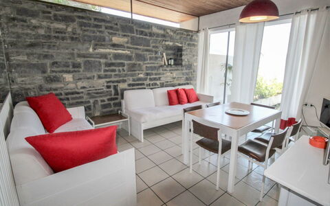 Accommodation:&nbsp;La Cava 100.8