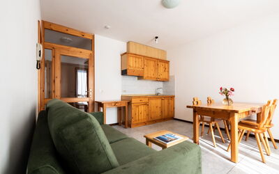 Accommodation:&nbsp;Lembondel 250.3
