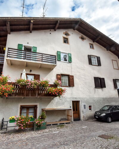 Garibaldi: Sky, Cloud, Plant, Building, Window, Property, Wheel, Vehicle, House