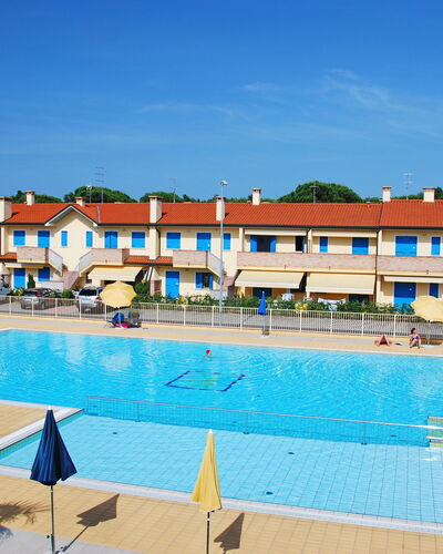 Rosolina Mare 350: Water, Plant, Sky, Building, Swimming Pool, Window, Tree, Chair, Leisure, Condominium