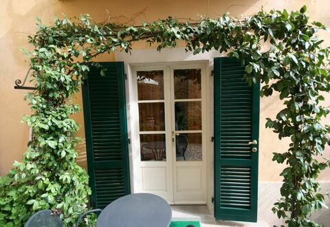 Santo Agostino: Property, Home, House, Building, Window, Real Estate, Door, Architecture, Facade, Tree