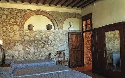 Accommodation:&nbsp;Pancole q