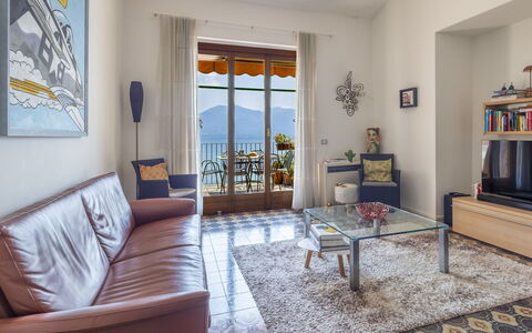 Residenza del Pascià: Furniture, Interior Design, Couch, Room, Flooring, Living Room, Floor, Table, Apartment