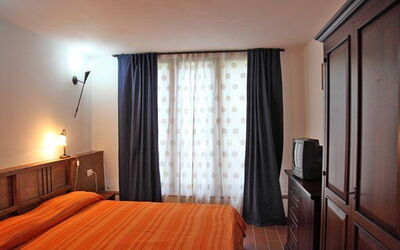 Accommodation:&nbsp;Cantina