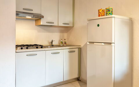 Golfo di Marinella 300: Kitchen Appliance, Kitchen, Major Appliance, Countertop, Home Appliance, Cabinetry, Kitchen Sink, Interior Design, Kitchen Stove, Stove