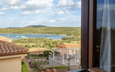 Accommodation:&nbsp;Csa - 15, Baia de Bahas 300.25