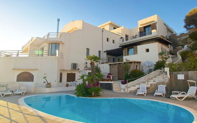 Accommodation:&nbsp;La Rosa sul Mare 360.3