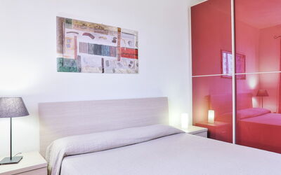 Accommodation:&nbsp;B6 50.4