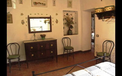 Accommodation:&nbsp;Costanza