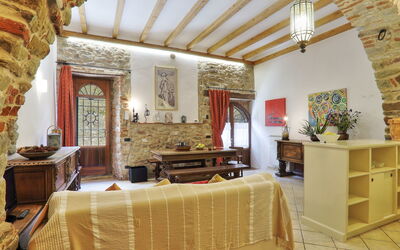 Accommodation:&nbsp;Amore 805.3