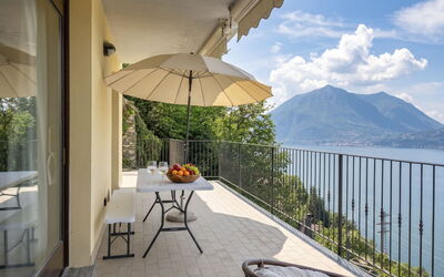 Accommodation:&nbsp;Riflesso del Lario 300.3