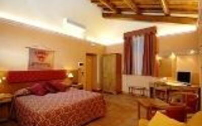 Accommodation:&nbsp;Double Bedroom