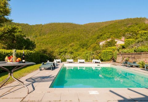 Casa la Primula: Water, Plant, Sky, Property, Furniture, Building, Swimming Pool, Tree, Outdoor Furniture, Grass