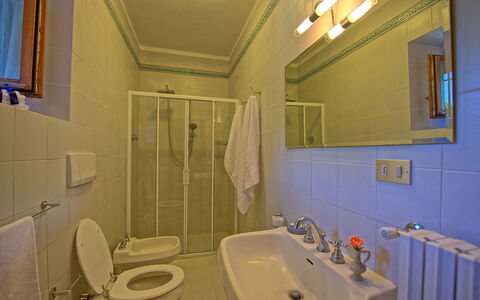 Villa Crispinino: Bathroom, Room, Property, Toilet, Plumbing Fixture, Wall, Bathroom Accessory, Bathroom Sink, Interior Design, Building