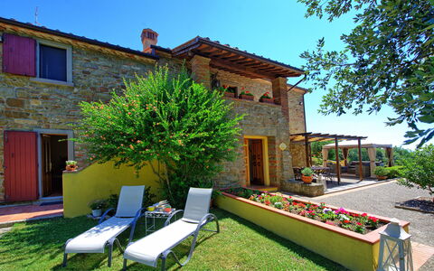 Villa Crispinino: Property, House, Building, Real Estate, Home, Yard, Backyard, Residential Area, Grass, Garden