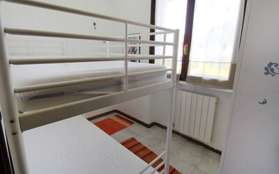 Accommodation:&nbsp;Blue Lagoon 200.2