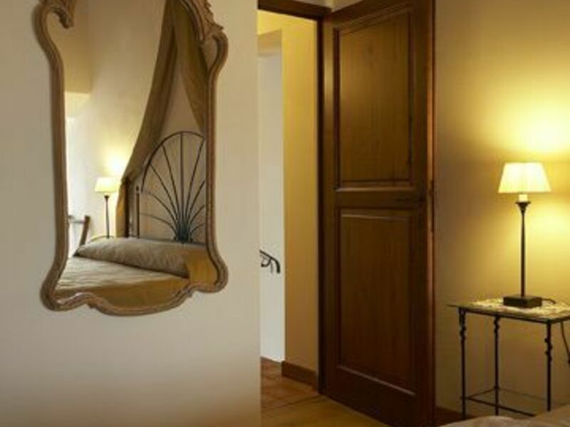 Accommodation:&nbsp;La Castellana