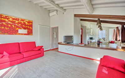 Artisti 5: Room, Property, Interior Design, Furniture, Red, Building, Living Room, Floor, House, Wall