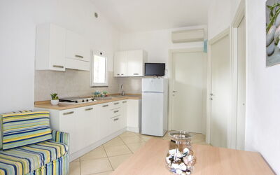 Accommodation:&nbsp;De Luxe Plus 140.3