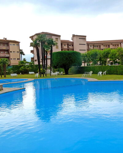 Belmonte: Water, Sky, Plant, Building, Daytime, Cloud, Swimming Pool, Azure, Tree, House