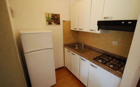 Accommodation:&nbsp;White Star 380.2