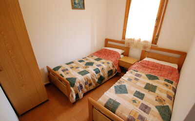 Accommodation:&nbsp;White Star 380.2