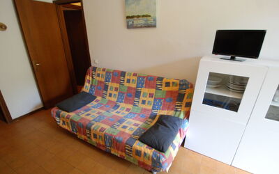 Accommodation:&nbsp;White Star 380.2