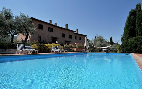 Villa_Paradiso_outside_view