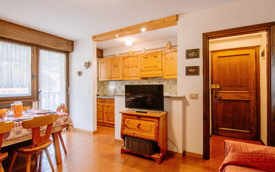 Accommodation:&nbsp;Apt 18 270.18